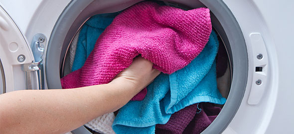 Τι πρέπει να κάνεις για να αντιμετωπίσεις τα 6 πιο συνηθισμένα λάθη στο πλύσιμο ρούχων