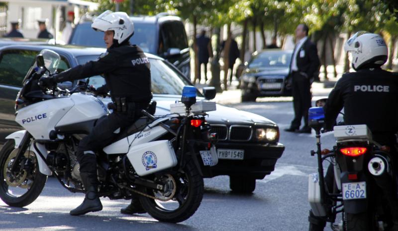 Μετά το «μαύρο ξύλο» στον διοικητή της Τροχαίας παίρνουν 700 αστυνομικούς από τους δήθεν… «VIΡ» και τους ρίχνουν στην κανονική αστυνόμευση!