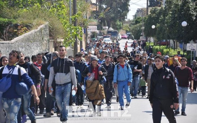 Βουλευτής του ΣΥΡΙΖΑ ζητά να μεταφερθούν άμεσα εκτός Χίου οι πρόσφυγες