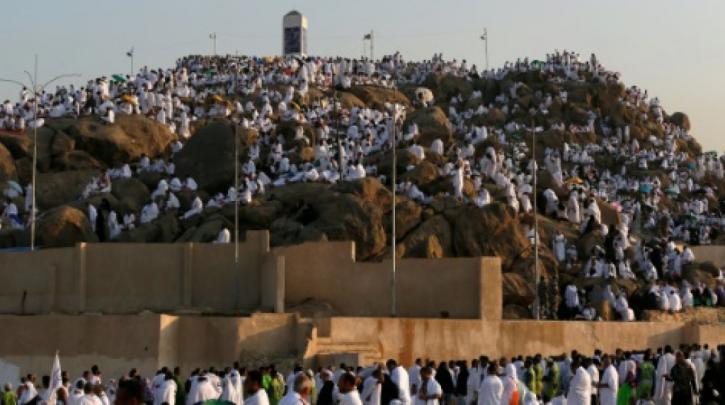 Σαουδική Αραβία: Περίπου 1,8 εκατ. μουσουλμάνοι στο όρος Αραφάτ για το ιερό προσκύνημά τους (vid)