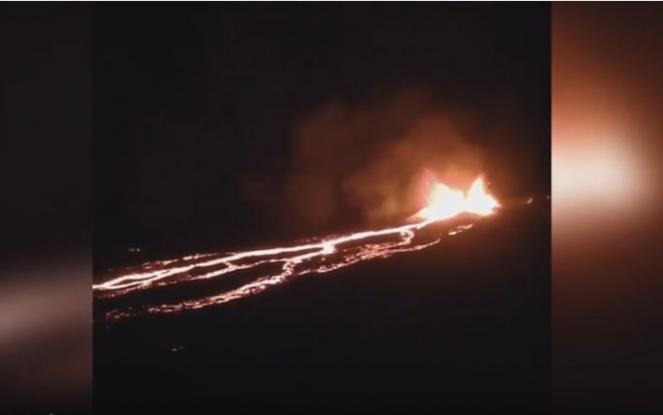 Έκρηξη ηφαιστείου μπροστά στα πόδια Γάλλων ορειβατών (vid)