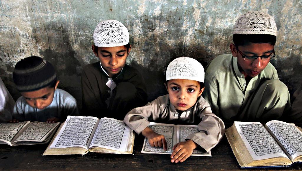 Αναβρασμός στο Ωραιόκαστρο: Γονείς προειδοποιούν για καταλήψεις στα σχολεία αν γίνουν δεκτά παιδιά ισλαμιστών προσφύγων και μεταναστών