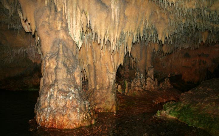 Βλυχάδα Διρού: Ένα από τα ωραιότερα σπήλαια στον κόσμο (φωτό, vid)