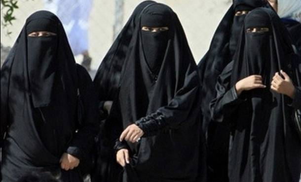 Ισλάμ εναντίον Ισλάμ: Γυναίκα με μπούρκα σκότωσε δύο τζιχαντιστές στη Μοσούλη