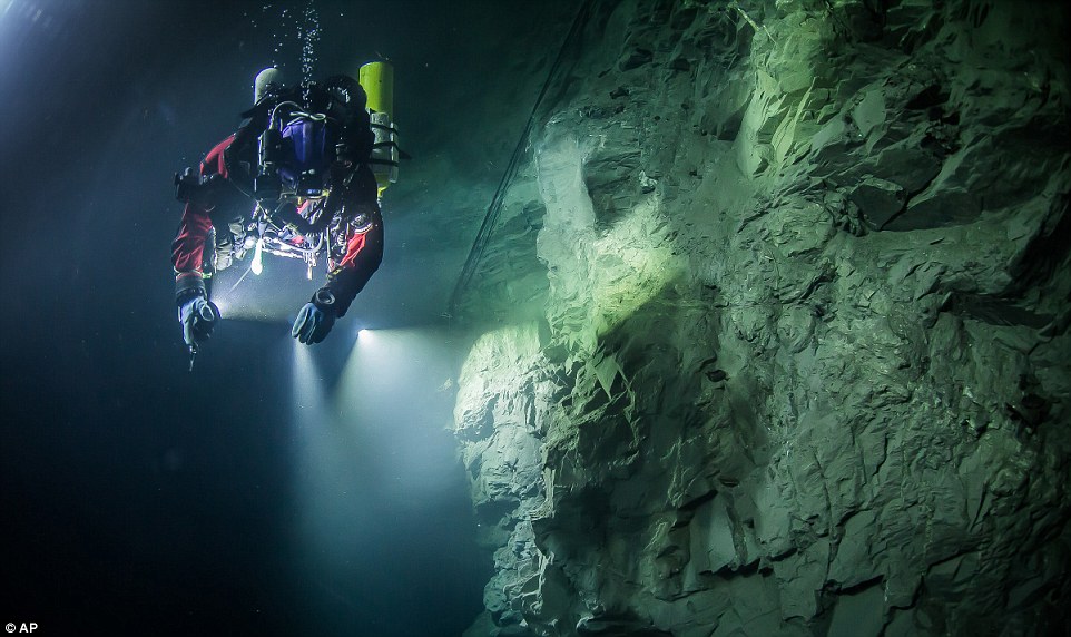 Hranicka Propast: Η μεγαλύτερη υποβρύχια σπηλιά του κόσμου βάθους τουλάχιστον 404 μέτρων (φωτό, βίντεο)