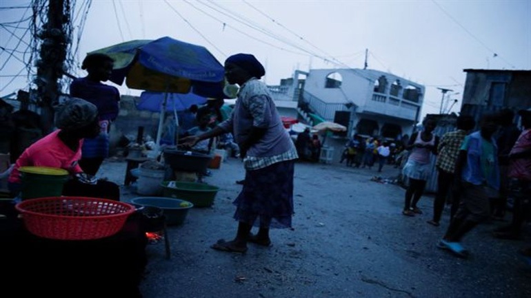 Πνιγμούς, εκκενώσεις και καταστροφές προκαλεί ήδη ο τυφώνας Μάθιου