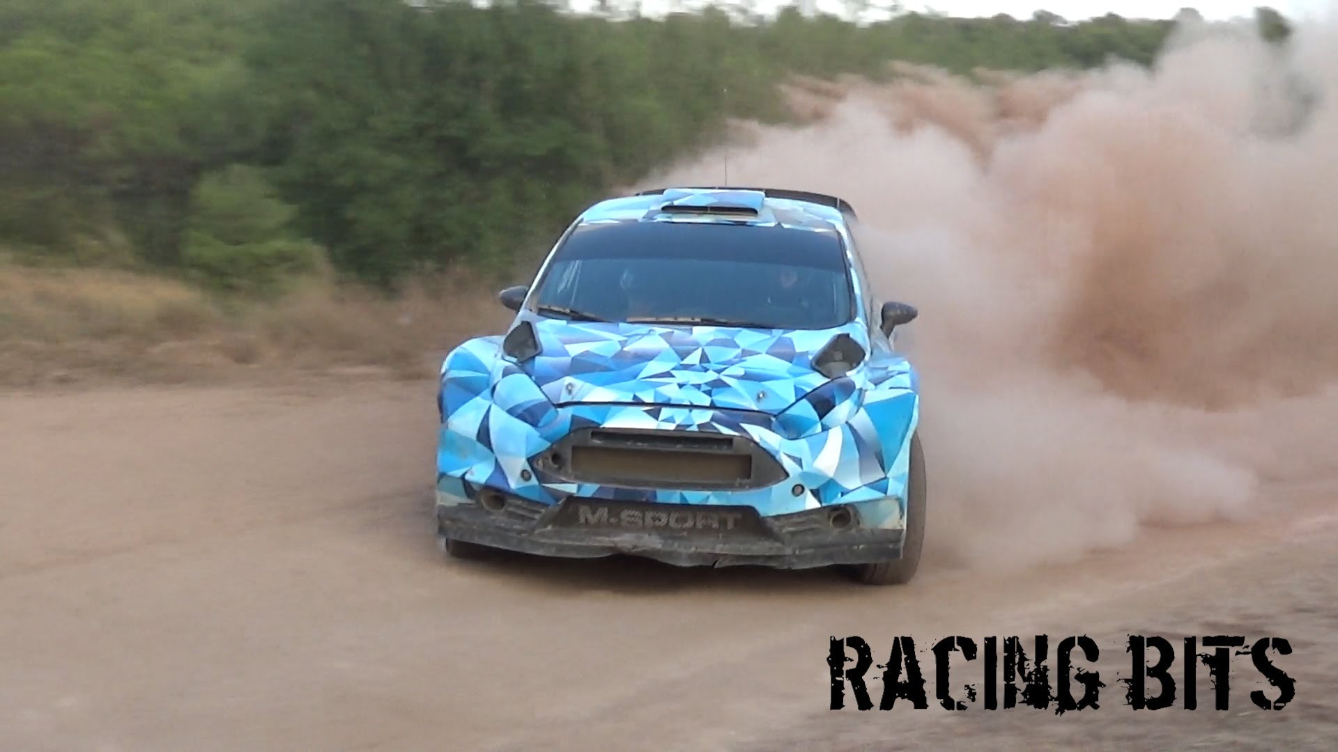 Η εντυπωσιακή μετατροπή του Fiesta RS WRC από τη Ford (φωτό, βίντεο)
