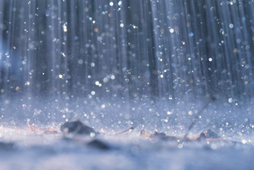 Έντονη βροχόπτωση αυτή την ώρα στην Αθήνα – Προσωρινές διακοπές ρεύματος και του σήματος σε τηλεοπτικούς αναμεταδότες
