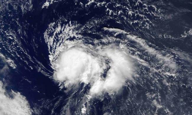 Εξασθένησε ελαφρώς η ένταση της τροπικής καταιγίδας «Νικόλ» – Μετακινείται νότια του Πουέρτο Ρίκο