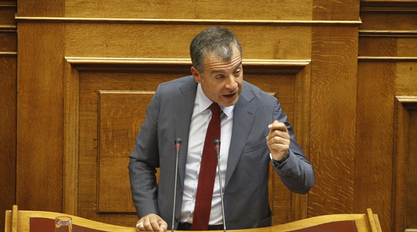 Σ.Θεοδωράκης σε κυβέρνηση: «Φτάσατε στην εξουσία με τη βοήθεια της διαπλοκής»
