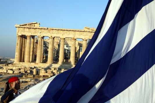 Η τελετή έπαρσης της σημαίας στην Ακρόπολη για την 72η επέτειο απελευθέρωσης της Αθήνας  (φωτό)