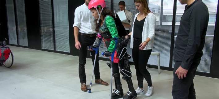 Ερευνητές δημιούργησαν «εξωσκελετό» που θα κάνει τους παραπληγικούς να περπατήσουν [βίντεο]