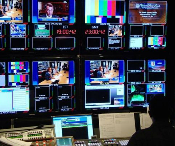 Τηλεοπτικοί σταθμοί: Παρά την απόσυρση της τροπολογίας η αναταραχή στα κανάλια και η θύελλα αντιδράσεων από τα κόμματα παραμένουν