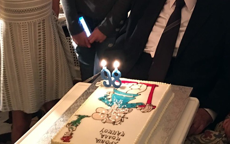 Η εμπνευσμένη τούρτα του Κωνσταντίνου Μητσοτάκη με τον… Μαθουσαλίξ (φωτό)