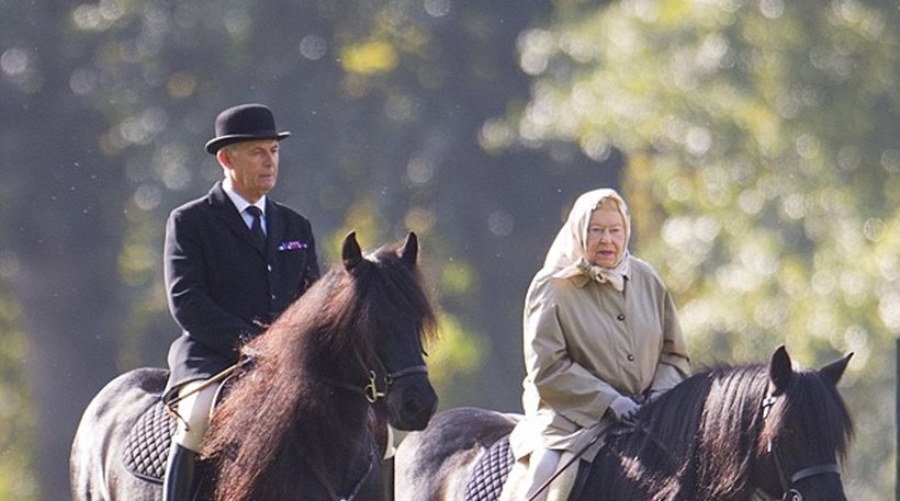 Στα 90 της χρόνια η Βασίλισσα Ελισάβετ πήγε για ιππασία με το αγαπημένο της άλογο