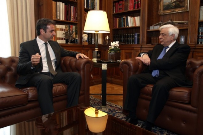 Στο Προεδρικό Μέγαρο ο Κ. Μητσοτάκης για συνάντηση με τον Π. Παυλόπουλο
