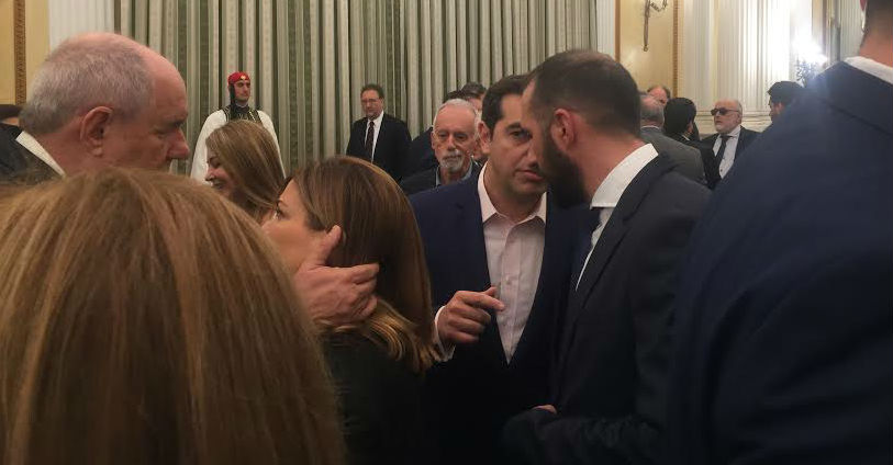 Ο νέος και ωραίος κυβερνητικός εκπρόσωπος Δ.Τζανακόπουλος με τη γραβάτα και το κοστούμι