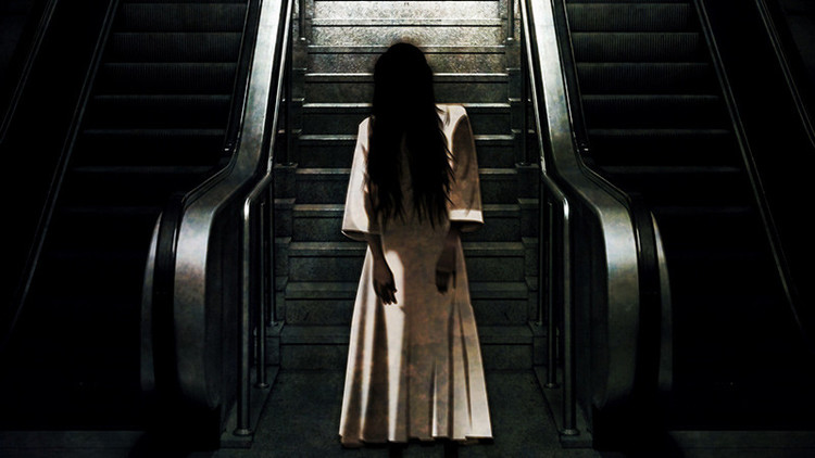 Κυνηγοί φαντασμάτων φωτογράφισαν «παράξενη μορφή» σε εγκαταλελειμμένο νοσοκομείο στο Ηνωμένο Βασίλειο (φωτο)