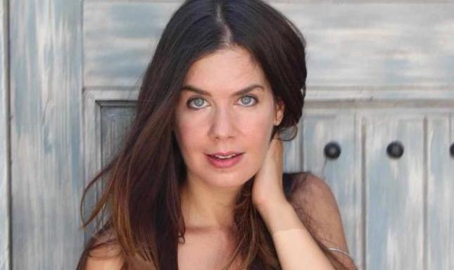 Η Κατερίνα Μουτσάτσου αποκάλυψε πώς παντρεύτηκε πριν τρία χρόνια τον… σωσία του Τζ. Κλούνι (εικόνες)