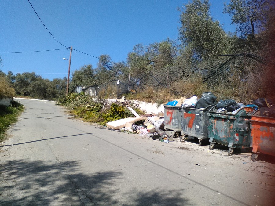 Ζάκυνθος: Συνεχίζεται το πρόβλημα των σκουπιδιών – Στο κενό η προσπάθεια του Δ. Παναγιωτόπουλου να ανοίξουν την είσοδο του ΧΥΤΑ