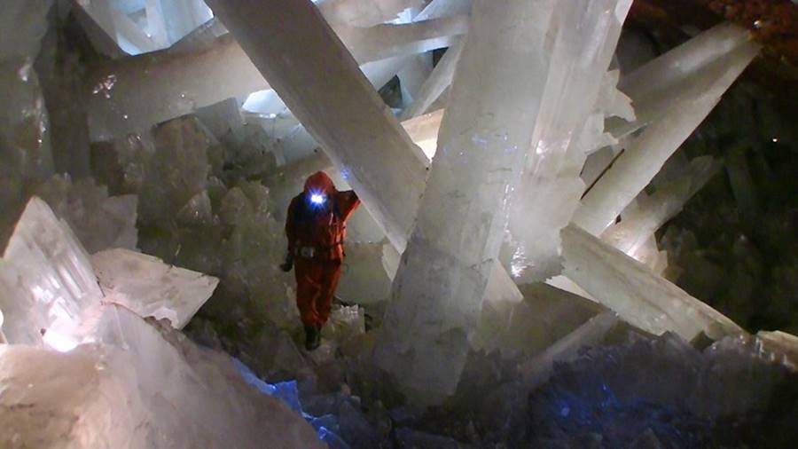 Ορυχείο Naica στο Μεξικό: Η υπόγεια γιγαντιαία σπηλιά με τεράστιους κρυστάλλους που φέρνουν … νεότητα και τύχη (φωτό, βίντεο)
