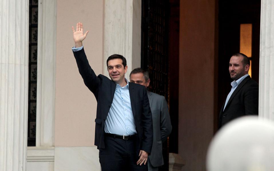 Πανηγυρικό το κλίμα στο Μέγαρο Μαξίμου μετά τις αποφάσεις του Eurogroup για το ελληνικό χρέος