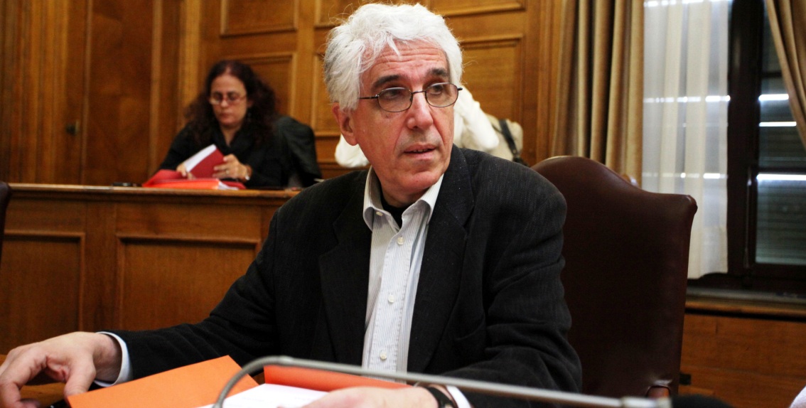 N. Παρασκευόπουλος: «Να αποποινικοποιήσουμε το κάψιμο της ελληνικής σημαίας»