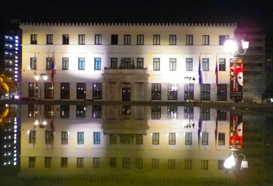 Δημαρχείο Αθήνας: Θα φωτιστεί στα χρώματα της τουρκικής σημαίας στη μνήμη των θυμάτων στην Κων/πολη!