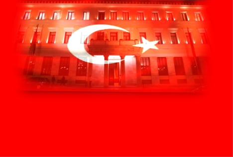 «Κόκκινο πανί» ο Γ.Καμίνης από αγανακτισμένους χρήστες των social media για την απόφαση να «βάψει» κόκκινη την πρόσοψη του Δημαρχείου (φωτό)