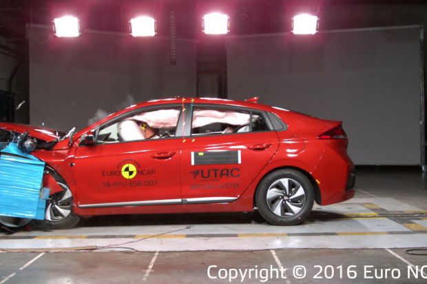 Euro NCAP: Η λίστα με τα 10 ασφαλέστερα αυτοκίνητα του 2016 (φωτό, βίντεο)
