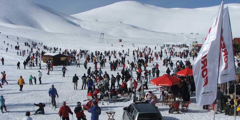 «Βούλιαξε» το χιονοδρομικό στο Φαλακρό – Περισσότερα από 3.500 άτομα (φωτό)