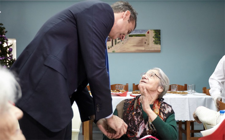 Μονάδα φροντίδας ηλικιωμένων επισκέφτηκε ο Μητσοτάκης