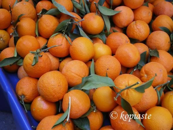 Ελεγκτές τροφίμων της Περιφερειακής Ενότητας Πειραιά δέσμευσαν 2,4 τόνους πορτοκάλια