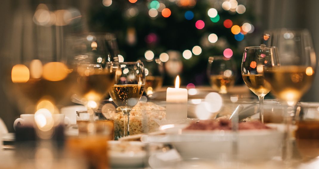 Χριστούγεννα: Τα 6 τιπς για να μην φουσκώσεις στο γιορτινό τραπέζι