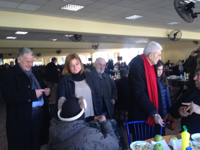 Δήμος Θεσσαλονίκης: Προσέφερε γεύμα αγάπης σε 800 άπορους στη λέσχη του ΑΠΘ – Παρών ο Γ. Μπουτάρης (φωτό)