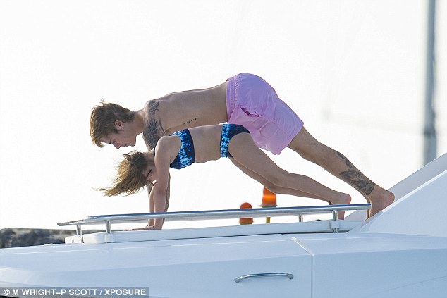  The 22-year-old pop star proved to be the patient big brother as he taught his younger sister Jazmyn how to practice the ancient Indian discipline