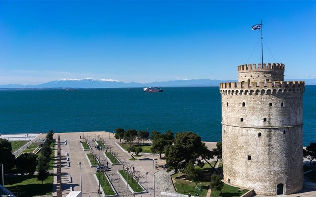 Εντυπωσιακό το σόου της Πρωτοχρονιάς στην Θεσσαλονίκη – Περισσότερα από 3.000 πυροτεχνήματα στα πρώτα λεπτά του 2017