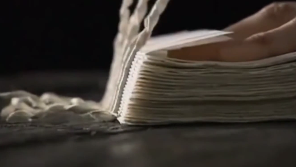 Πώς δημιουργείται ένα βιβλίο με τον παραδοσιακό τρόπο; (βίντεο)