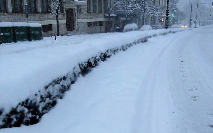 Προβλήματα στους δρόμους σε Γιάννενα και Άρτα – 30 πόντοι το χιόνι (φωτό)