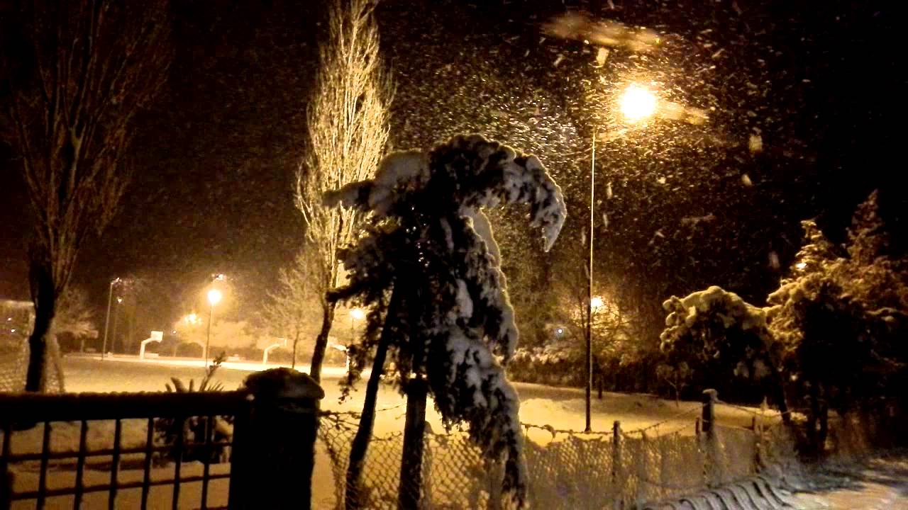 Σφοδρή χιονοθύελλα από τα ξημερώματα στη Καρδίτσα (βίντεο)