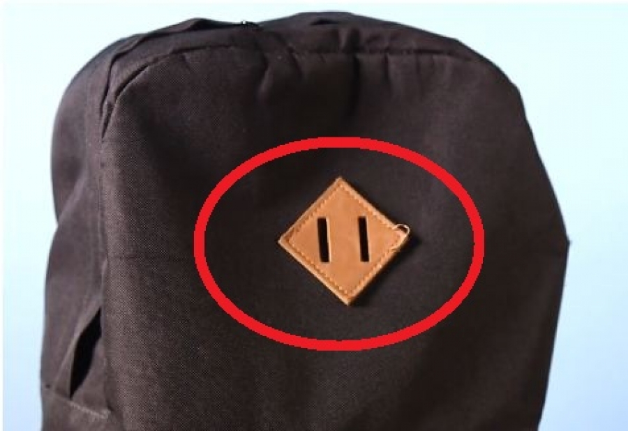 Γιατί έχουν αυτό το σήμα οι περισσότερες τσάντες πλάτης; (φωτό)