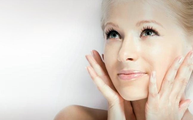 Σπιτική αντιρυτιδική κρέμα προσώπου με βούτυρο κακάο για νεανικό δέρμα