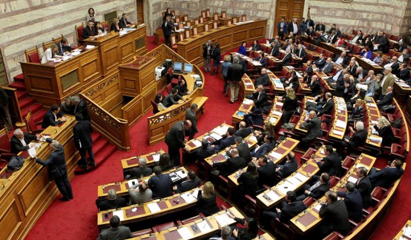 Πυρ ομαδόν στη Βουλή κατά της κυβέρνησης για διορισμούς ημετέρων
