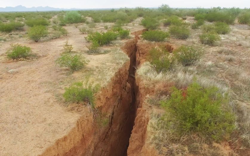 ΗΠΑ: Άνοιξε τεράστια ρωγμή στην έρημο της Αριζόνα (βίντεο)