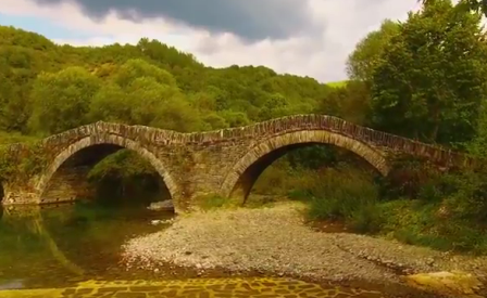Ήπειρος: «Ταξιδέψτε» στα γραφικά γεφύρια των Κήπων Ιωαννίνων (βίντεο)