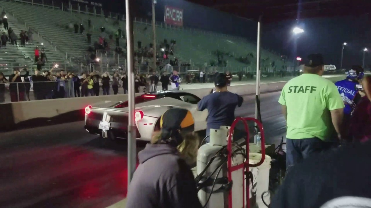 Βίντεο: Ferrari LaFerrari εναντίον Porsche 918 Spyder στα 400μ.