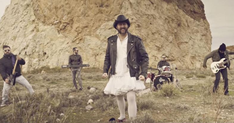 Χαμός με την ελληνική διασκευή τραγουδιού των Motorhead… σε «Θούριο»! (βίντεο)