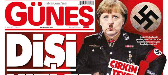 Τουρκία: Φιλοκυβερνητική εφημερίδα κυκλοφορεί με τη Μέρκελ ως «Χίτλερ» (φωτό)