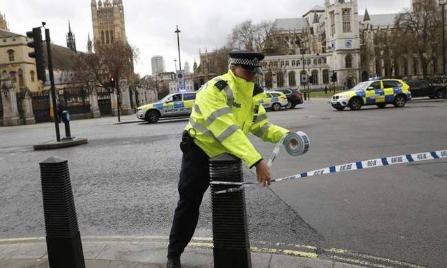 Guardian: Υπεράνω υποψίας ο δράστης του Λονδίνου – Δεν ήταν στη λίστα με τους 3.000 «τρομοκράτες»