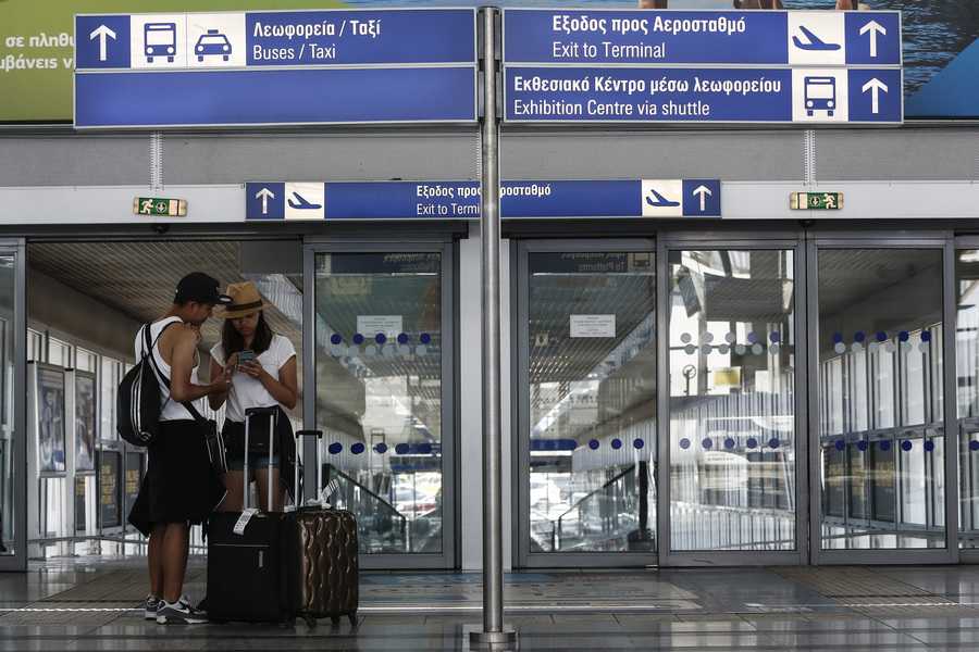 Βουλή: Κατατέθηκε τροπολογία για ενιαίο τέλος σε όλα τα αεροδρόμια